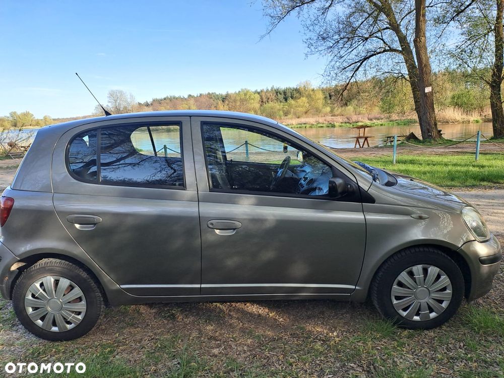 Toyota Yaris - 1