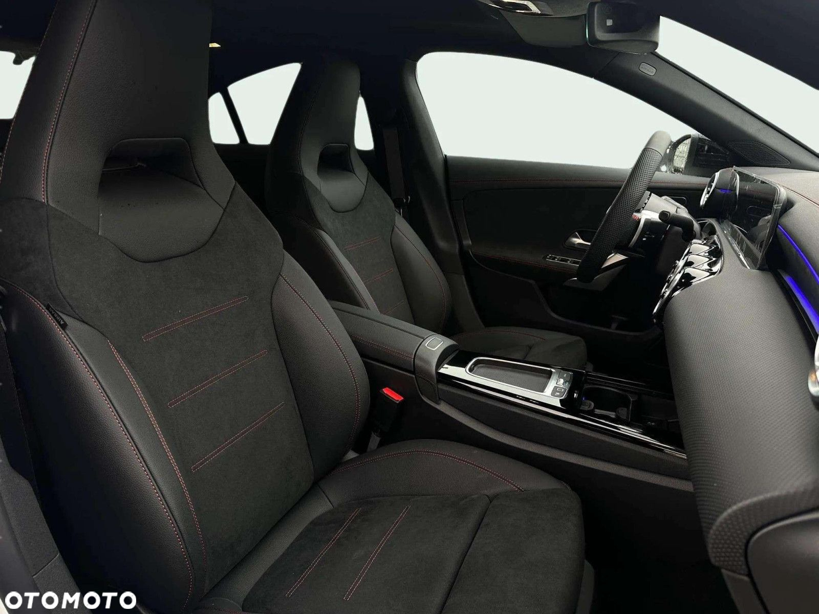 Mercedes-Benz CLA - 11