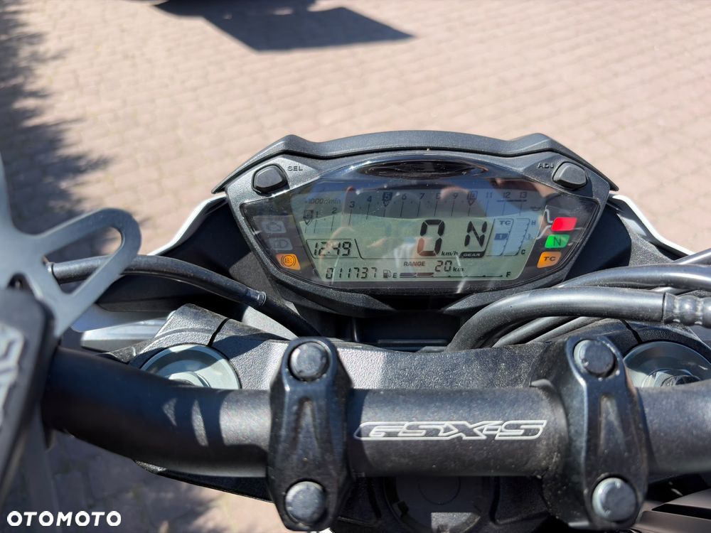 Suzuki GSX - 11
