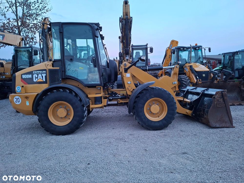 Caterpillar CAT 908 M - 9