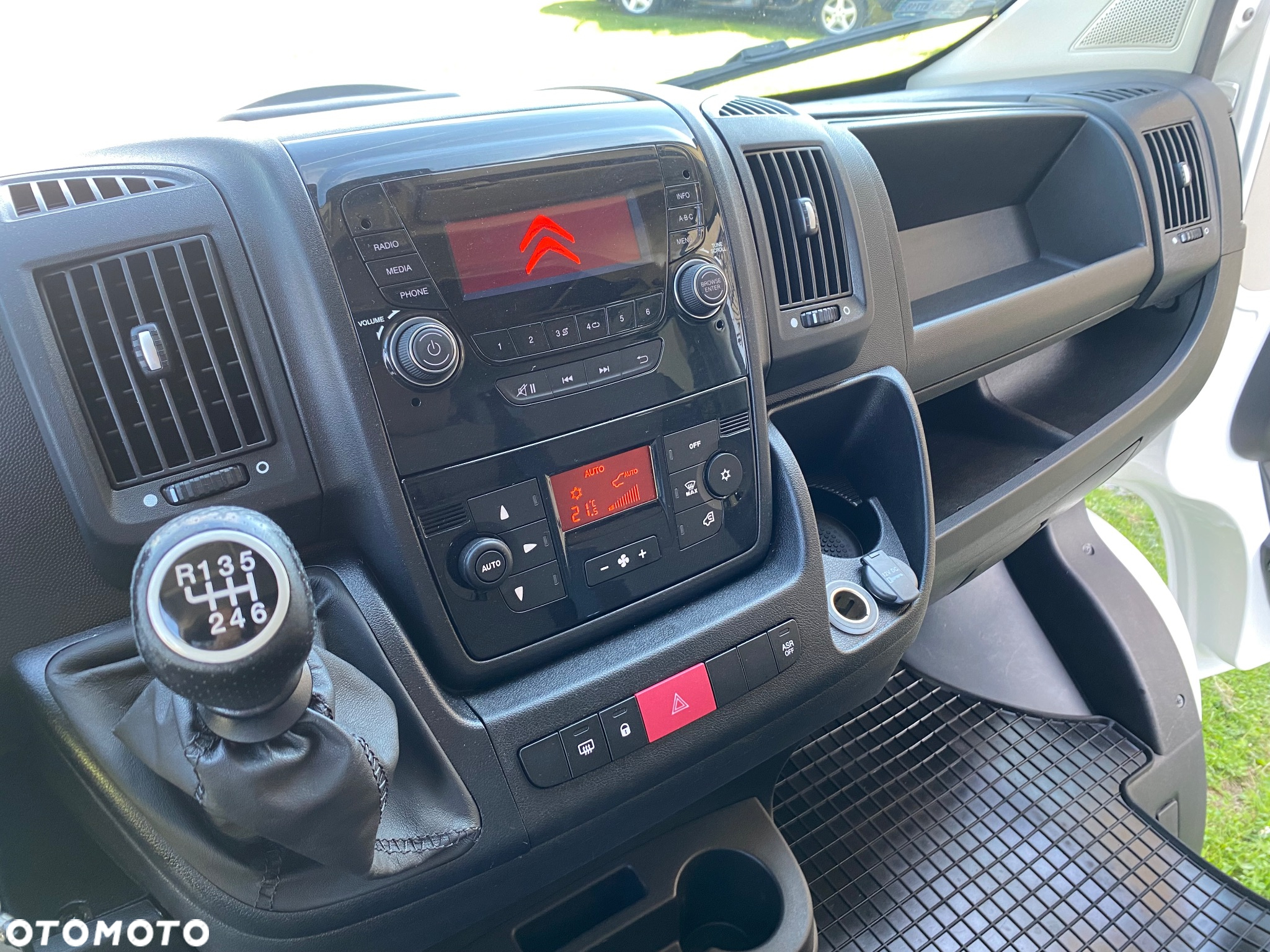Peugeot BOXER L3H2 brygadowy 6-osobowy zakupiony w salonie w Rzeszowie bezwypadkowy - 30