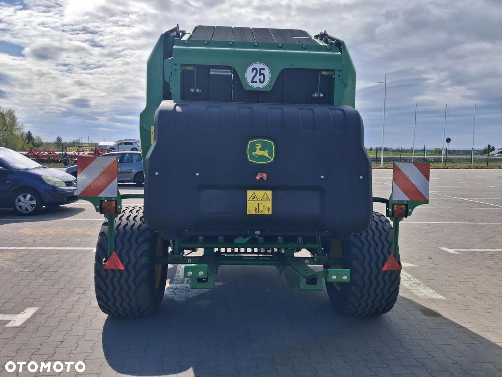 John Deere V451M - 4