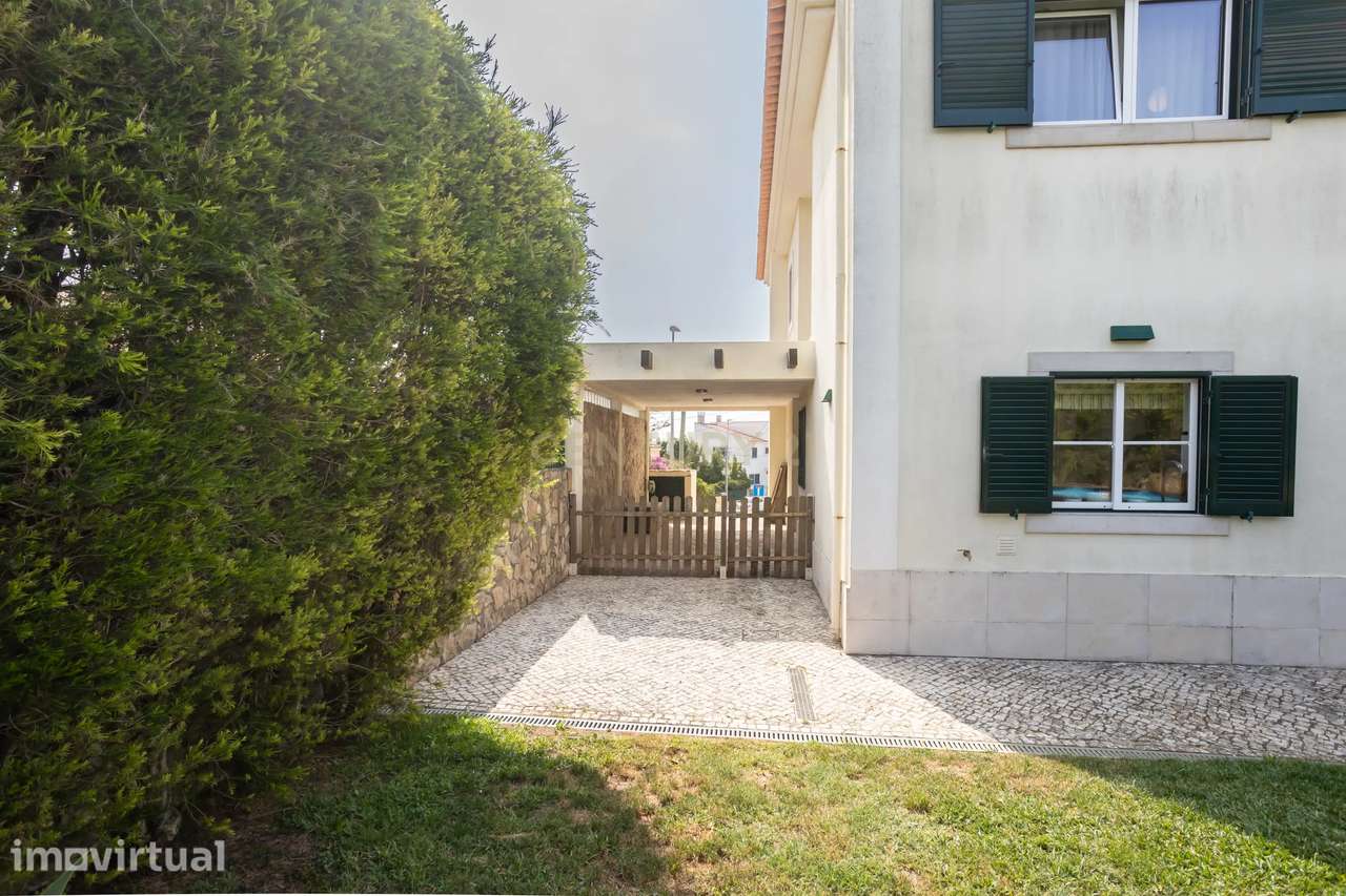 Moradia T4 em Oeiras com Jardim e Garagem | ACEITA PERMUTA - Grande imagem: 3/33