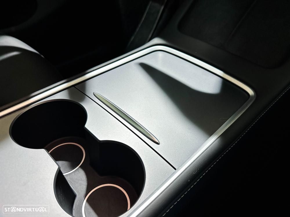 Tesla Model Y Long Range RWD - 37