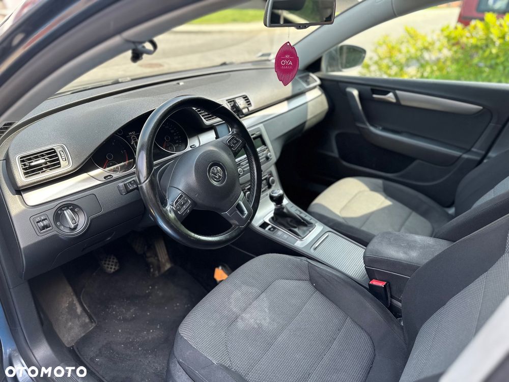 Volkswagen Passat 1.6 TDI Trendline - 11