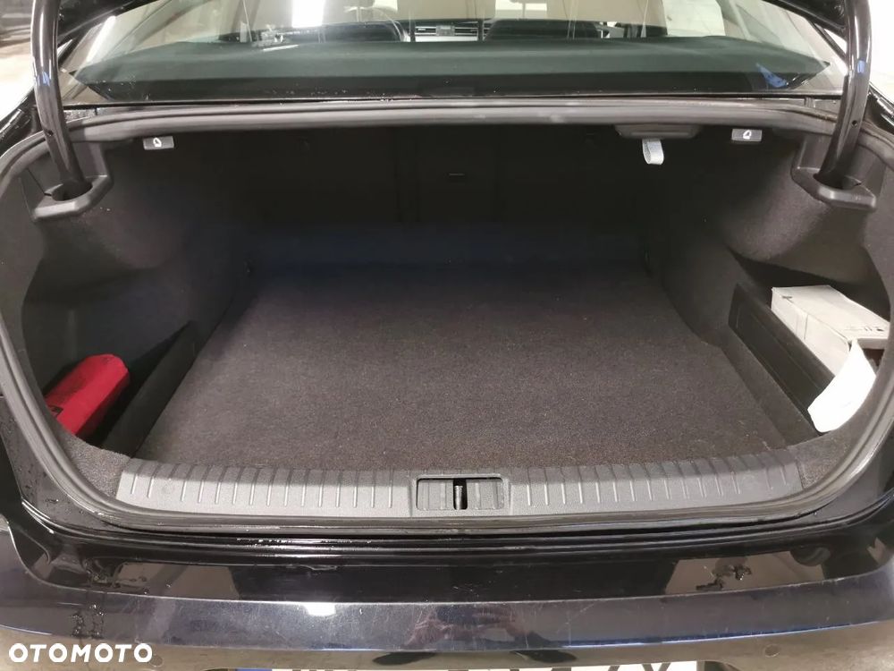 Volkswagen Passat 2.0 TDI EVO Business - 21