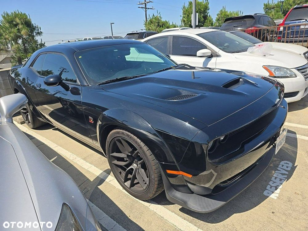 Dodge Challenger - 1