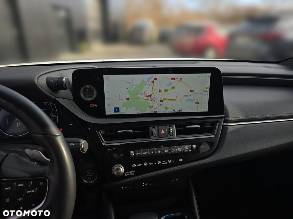 Lexus ES 300h Business Edition - 15