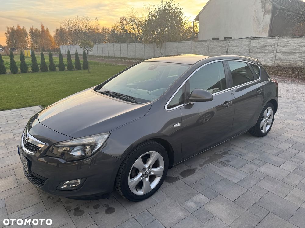Opel Astra IV 1.4 T Cosmo - 2