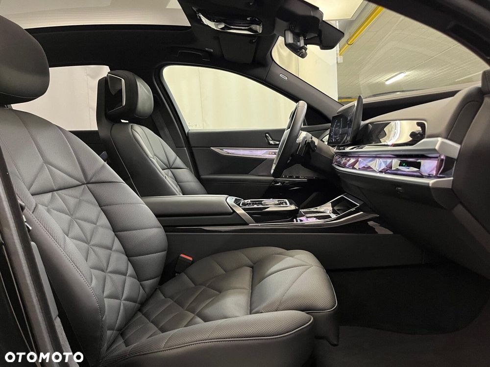 BMW Seria 7 - 38