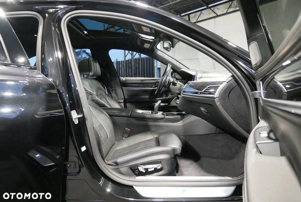 BMW Seria 7 750i xDrive - 8
