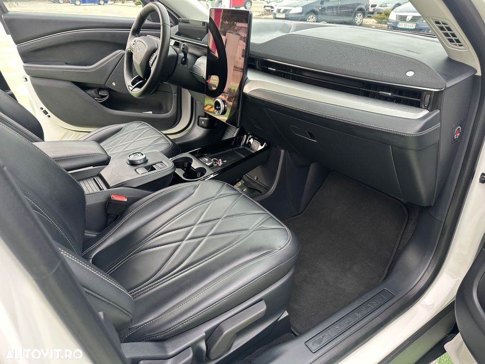 Ford Mustang Mach-E Standard - 12