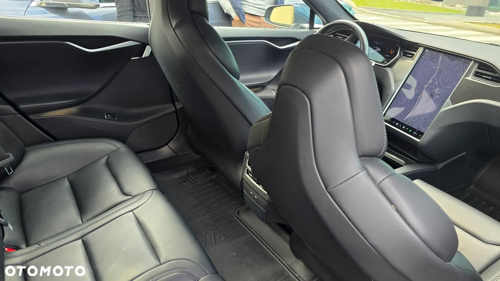 Tesla Model S - 12