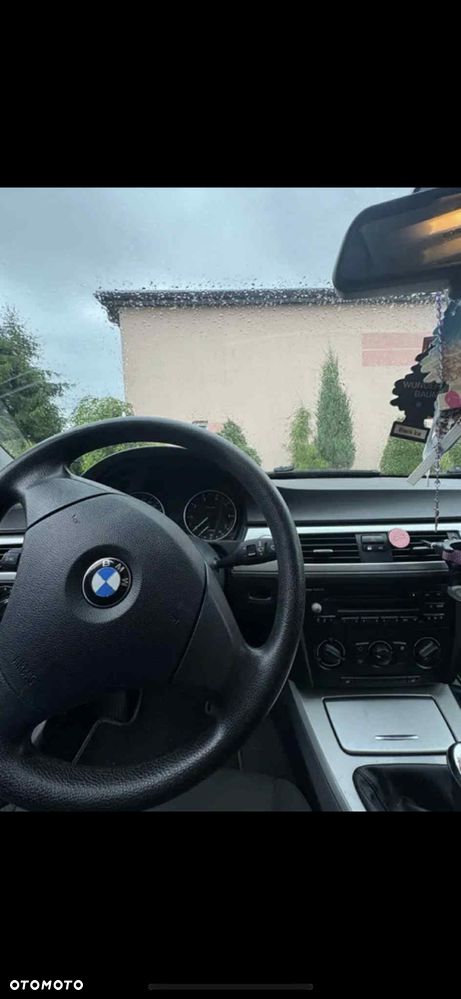 BMW Seria 3 318i - 4