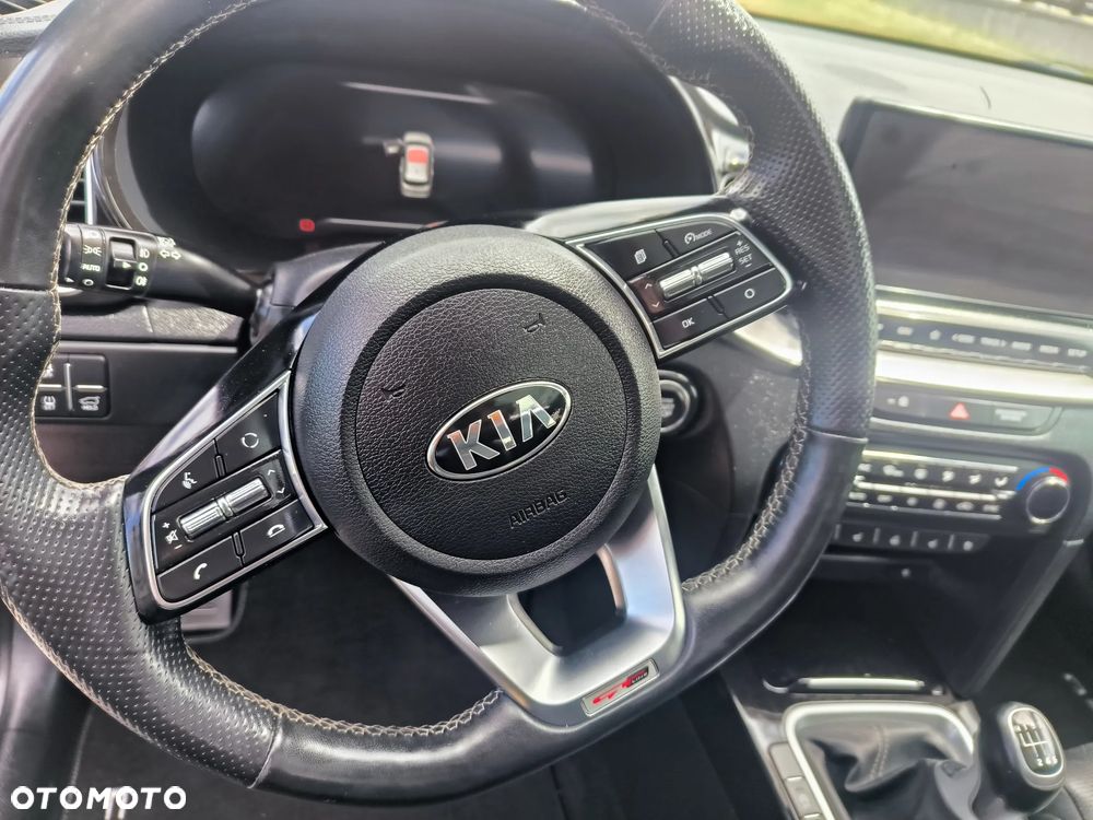 Kia ProCeed - 31