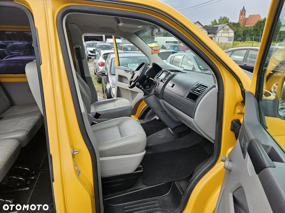 Volkswagen Caravelle - 9