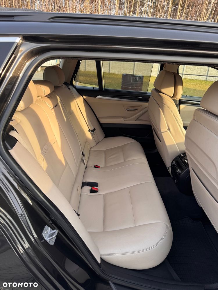BMW Seria 5 525d Luxury Line - 6