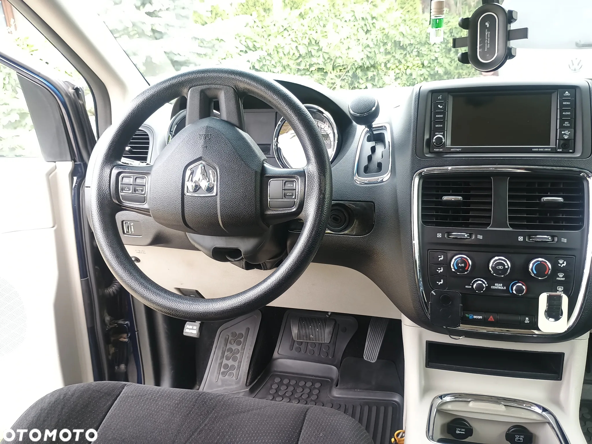 Dodge Grand Caravan - 19