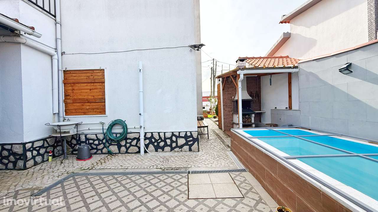 Moradia Isolada T3+1 com piscina na Quinta do Conde - Grande imagem: 2/47