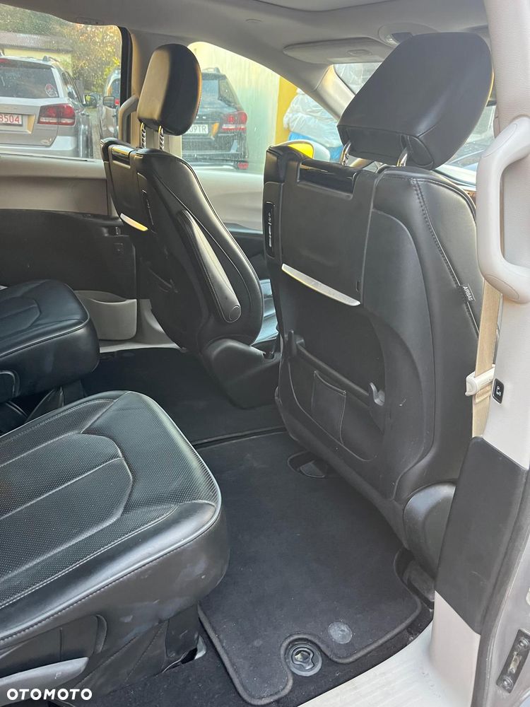 Chrysler Pacifica - 30