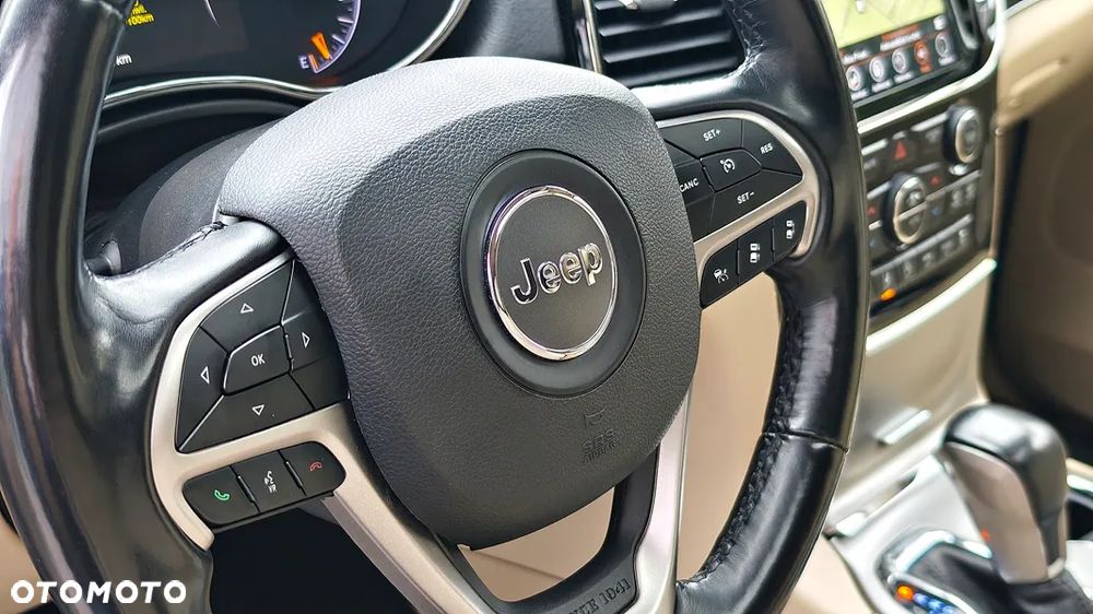Jeep Grand Cherokee - 14