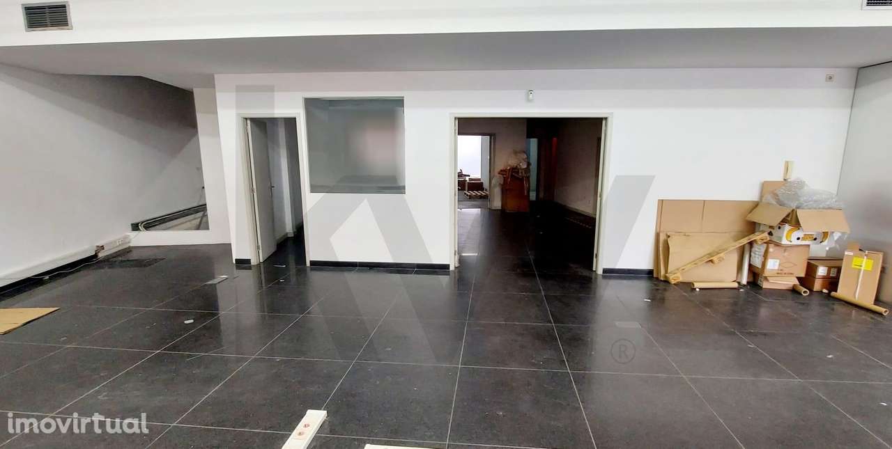Loja com armazém e estacionamento no centro de Leça da Palmeira – Comé - Grande imagem: 4/21