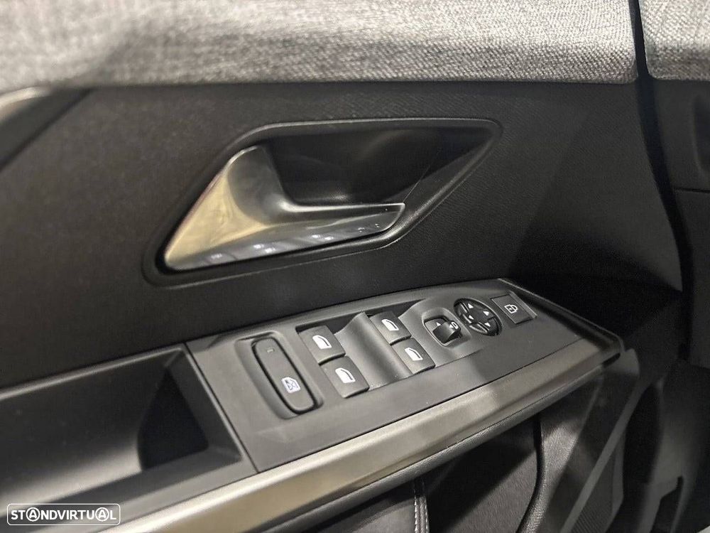 Peugeot 3008 1.2 Hybrid Allure e-DCS6 - 19