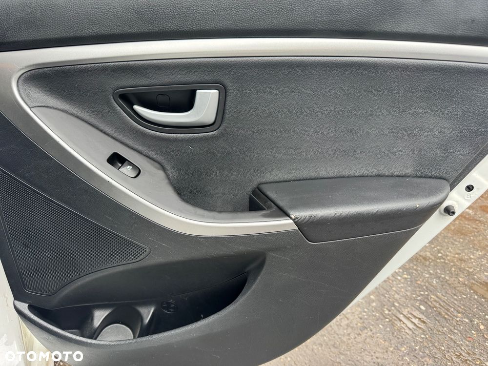 Hyundai i30 1.6 CRDi Fifa World Cup Edition - 17