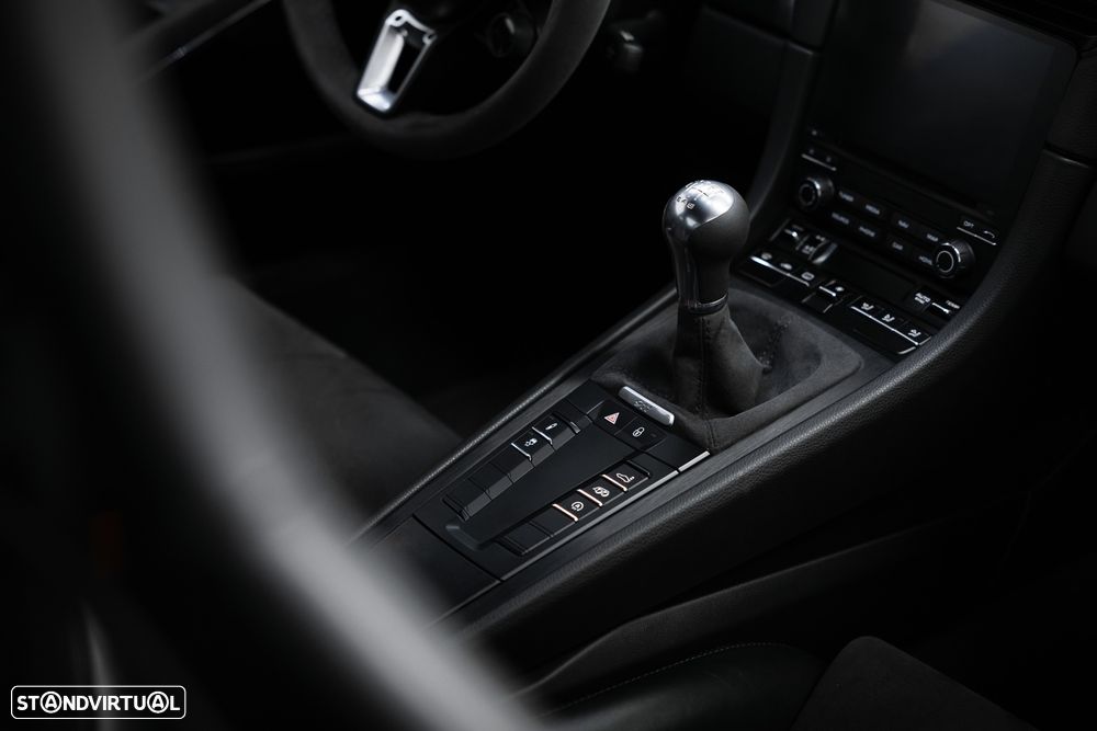 Porsche 911 (991) Carrera 4 GTS - 23