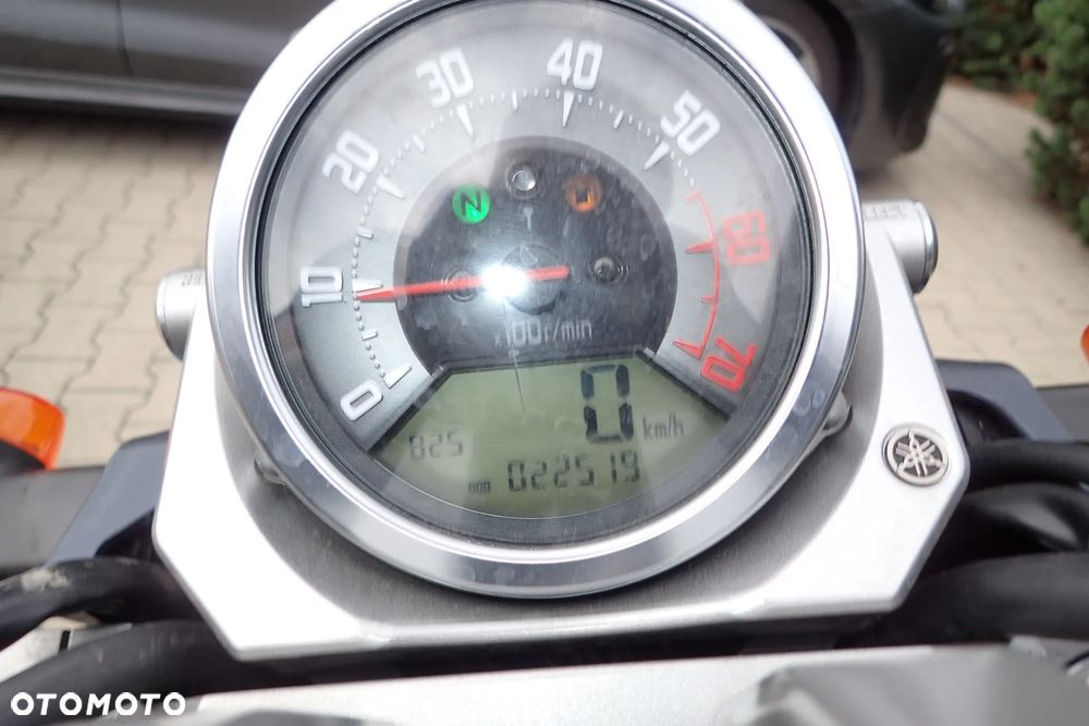 Yamaha MT - 7