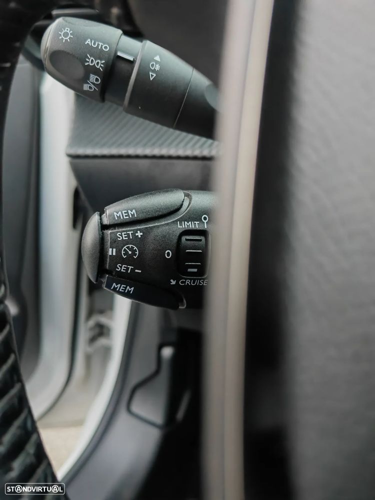 Peugeot 208 PureTech 100 Allure Pack - 8