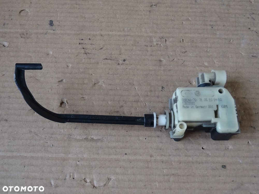 SIŁOWNIK KLAPKI WLEWU PALIWA SILNICZEK ZAMKA OPEL ZAFIRA C ASTRA J INSIGNIA A - 1