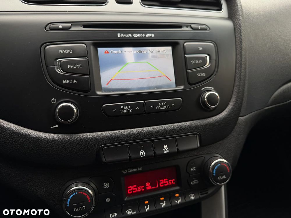 Kia Ceed - 8