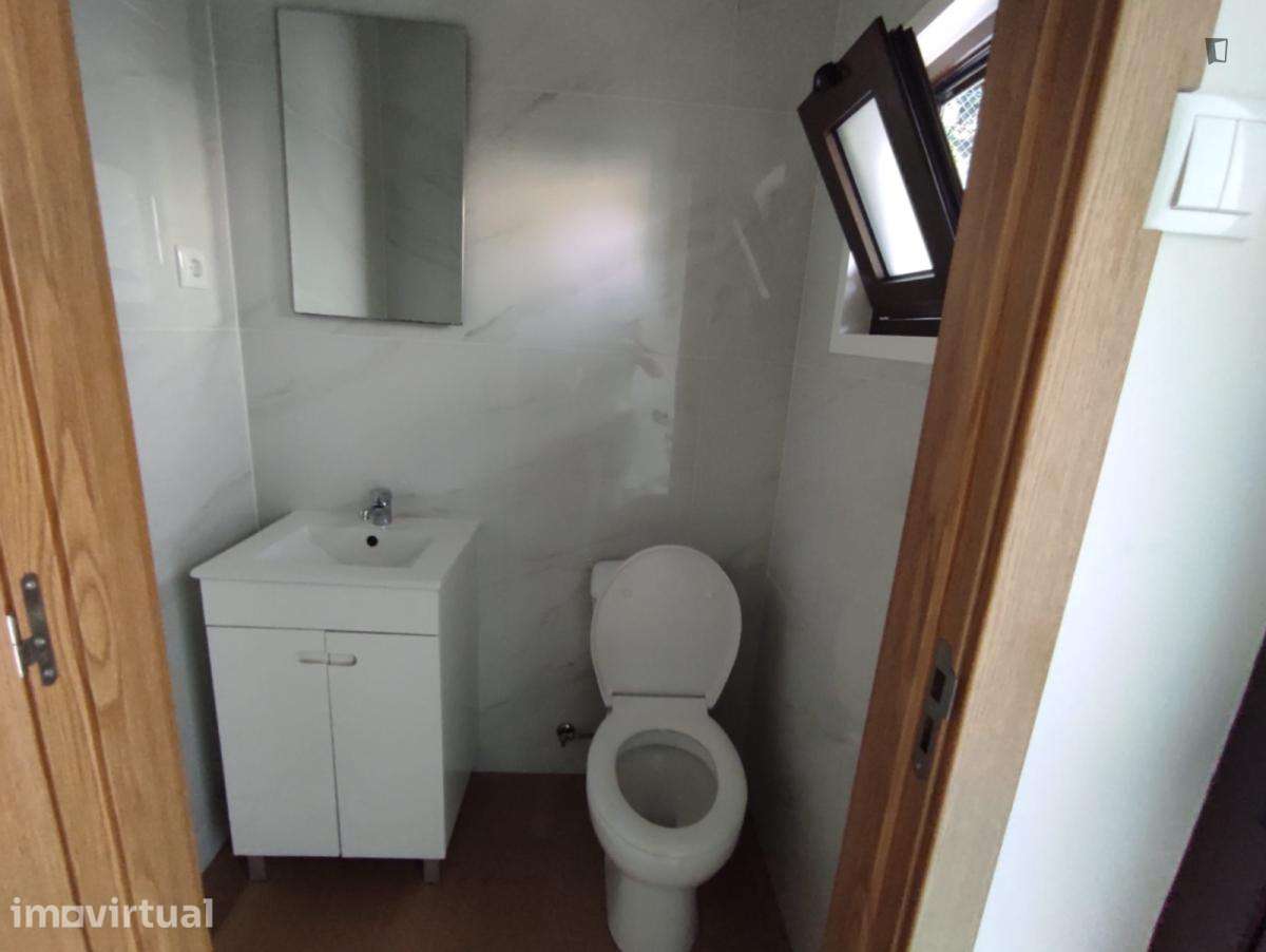 Quarto - localizado em Guimaraes - Grande imagem: 3/7