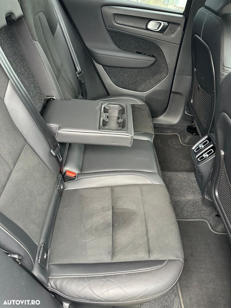 Volvo XC 40 B4 AT8 AWD Mild Hybrid Momentum Pro - 10