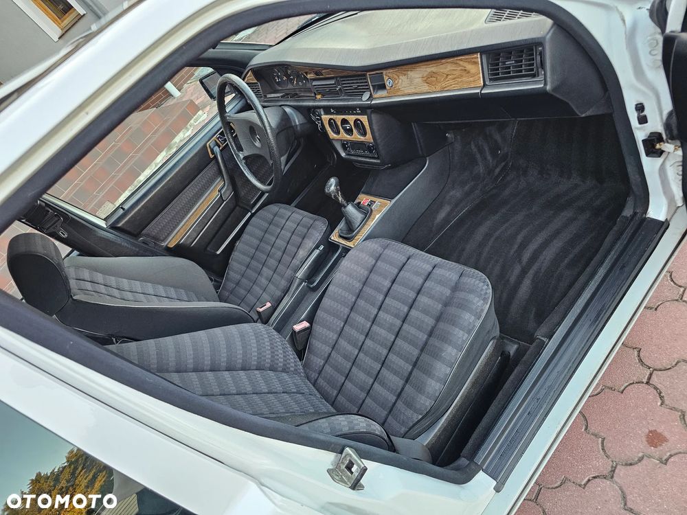 Mercedes-Benz W201 (190) - 19
