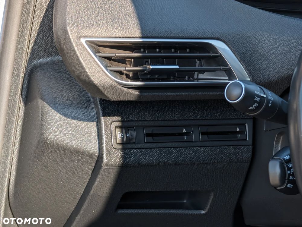 Peugeot 3008 PureTech 130 Stop & Start GPF Allure - 22