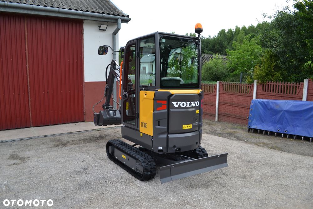 Volvo EXCAVATOR EC18E / rok 2025 / komplet 3 łyżek / skarpówka hydrauliczna / kupiona u dealera w Polsce / - 4