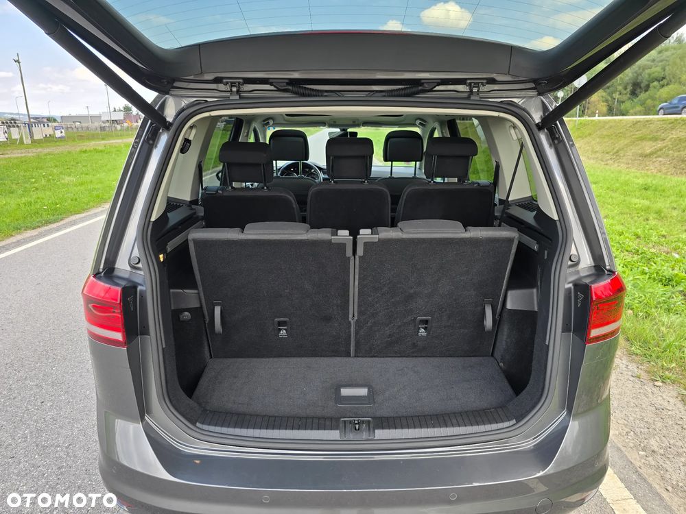 Volkswagen Touran 2.0 TDI SCR Highline - 28