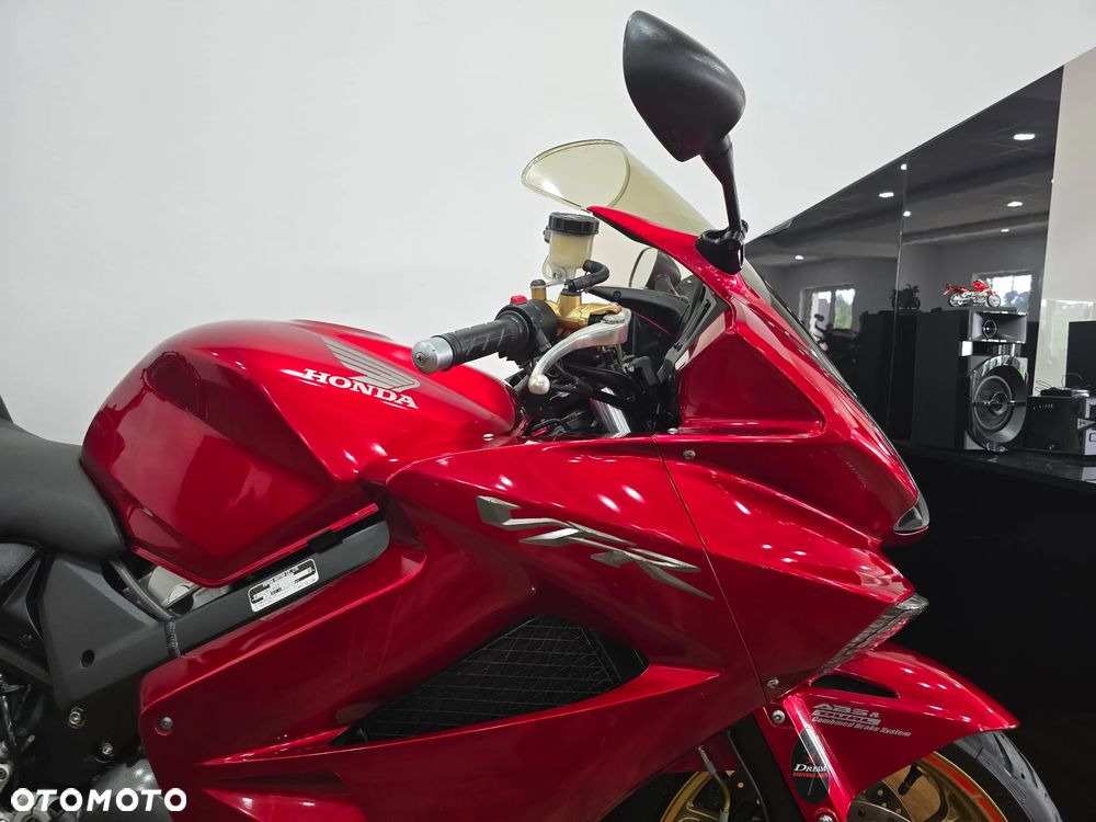 Honda VFR - 23