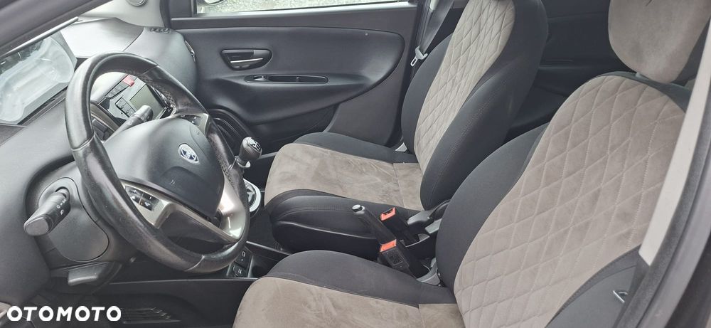 Lancia Ypsilon Y 0.9 TwinAir Turbo 8V Platinum - 10