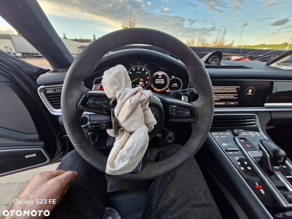 Porsche Panamera 4 E-Hybrid 10 Years Edition - 36