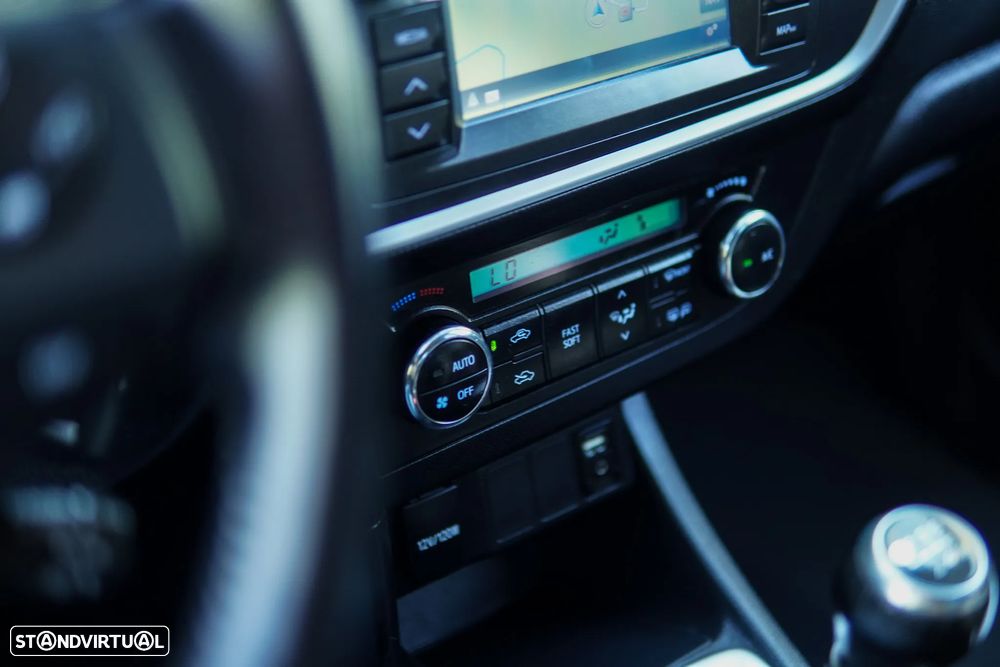 Toyota Auris 1.4 D-4D Exclusive+P.Sport - 27