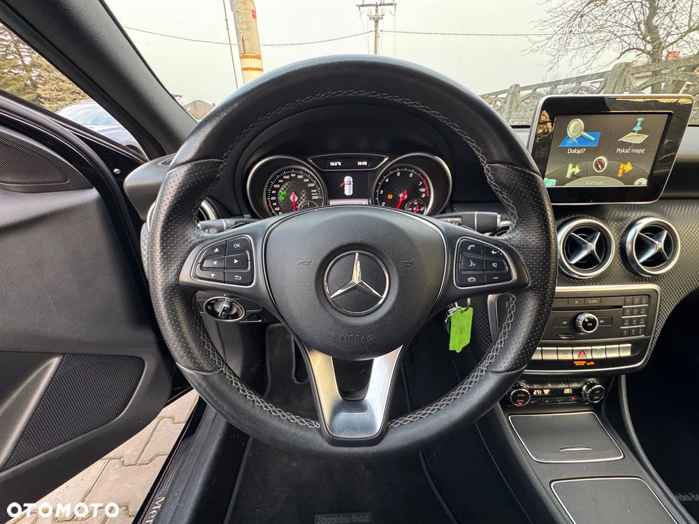 Mercedes-Benz Klasa A 180 7G-DCT AMG Line - 16