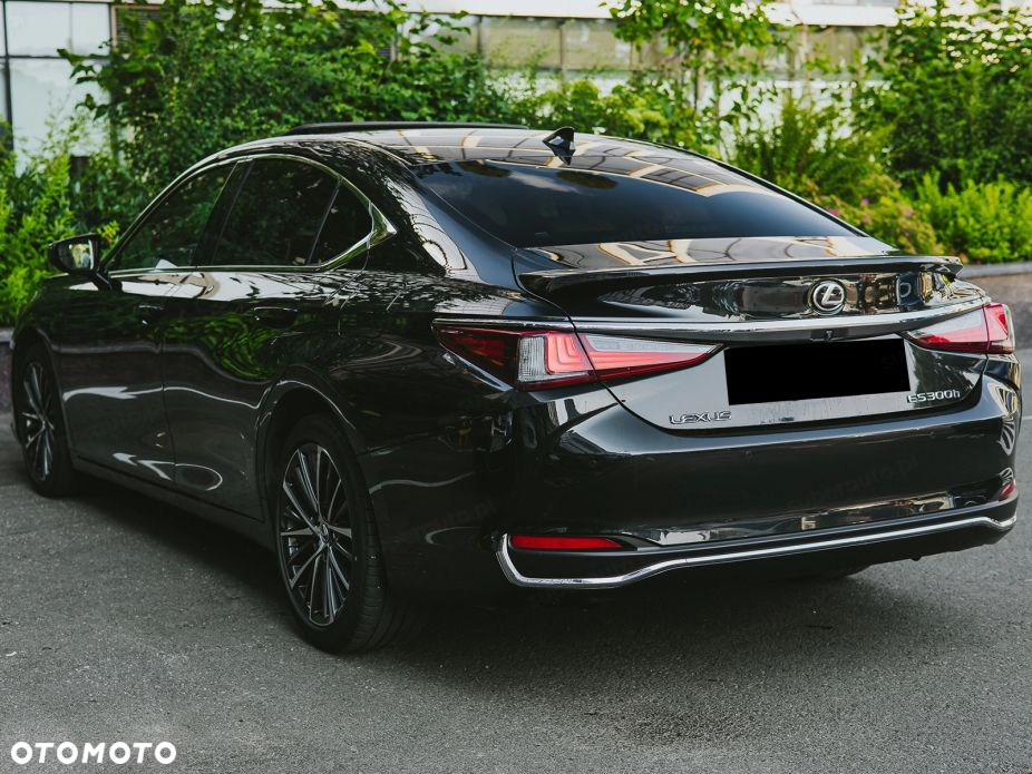 Lexus ES 300h Business Edition - 4
