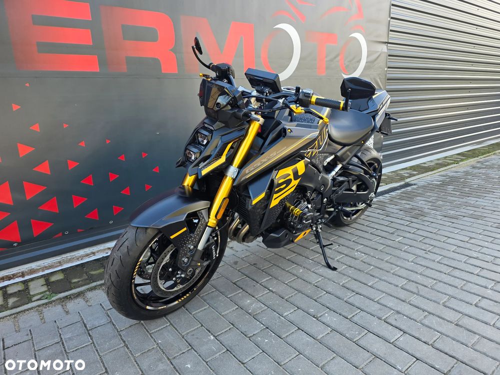 Suzuki GSX - 37