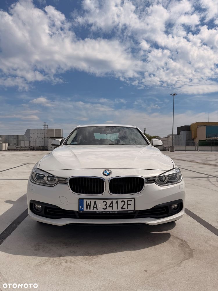 BMW Seria 3 318i - 5