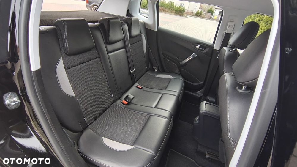 Peugeot 2008 1.6 BlueHDi Allure S&S - 21