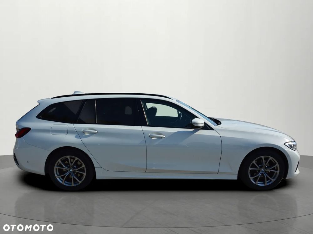 BMW Seria 3 318d MHEV M Sport - 11