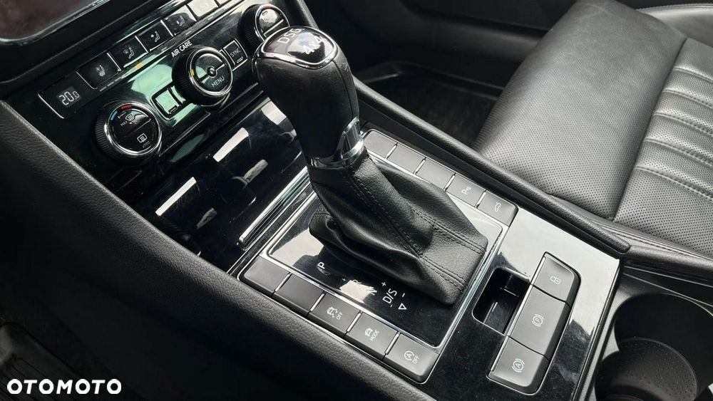 Skoda Superb 2.0 TDI 4x4 L&K DSG - 25